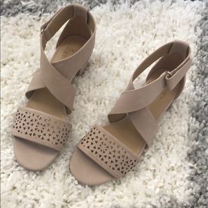 Naturalizer nude heels